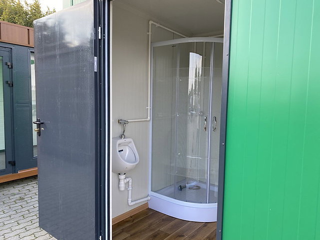 Módulo sanitario doble con duchas y WC – 4 × 2 m detalle 3