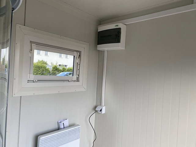 Módulo sanitario doble con duchas y WC – 4 × 2 m detalle 5