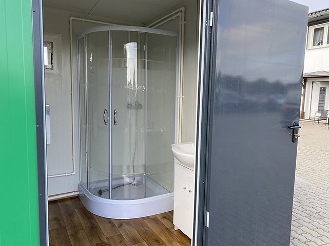 Módulo sanitario doble con duchas y WC – 4 × 2 m detalle 7