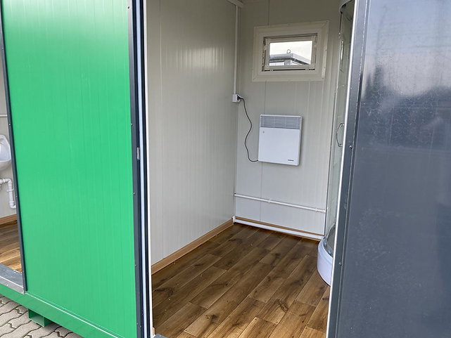 Módulo sanitario doble con duchas y WC – 4 × 2 m detalle 8