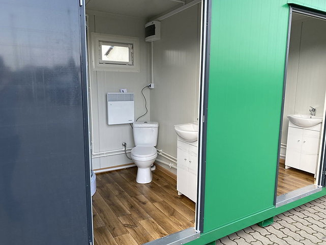 Módulo sanitario doble con duchas y WC – 4 × 2 m detalle 9