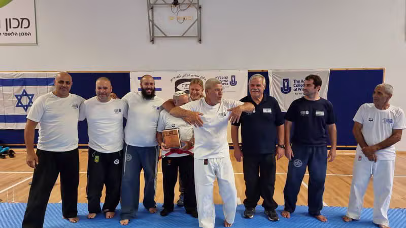 קבוצת מתאמנים בפעילות לחימה והכנה מנטלית