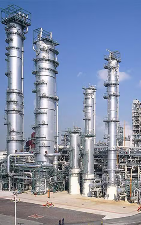 Installation pétrolière et logistique moderne