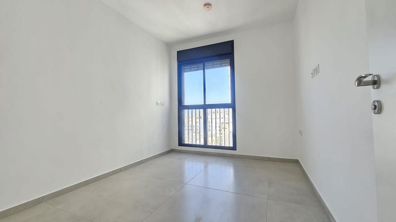 למכירה: 5 חדרים חדשה עם סוכה ברחוב אלונים פתח תקווה