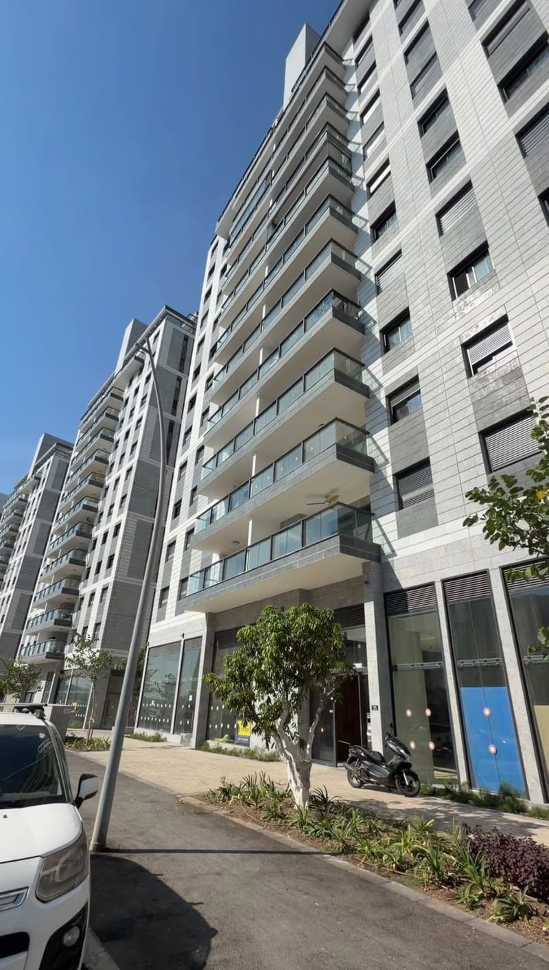 להשכרה חנות במרכז העסקים החדש של שכונת נווה איילון באור יהודה