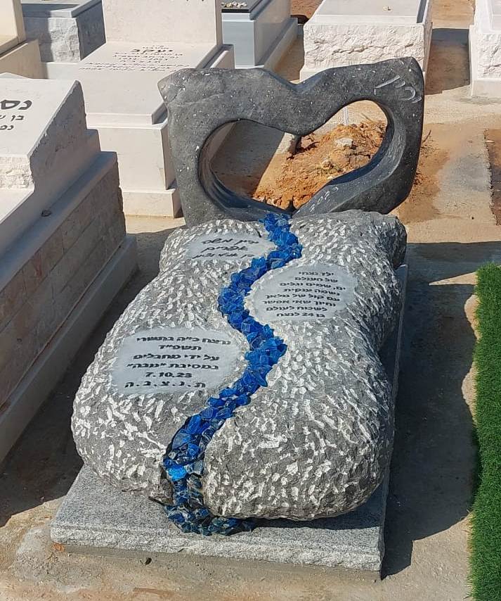 מצבה יוקרתית מבזלת