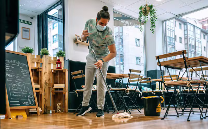 Arbeidsbilde for Fast renholdsavtale for restauranter og barer
