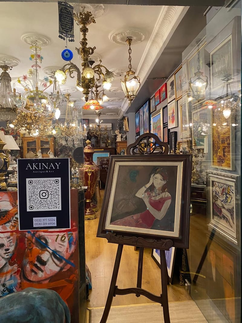 Antika sanat galerisi iç mekanı