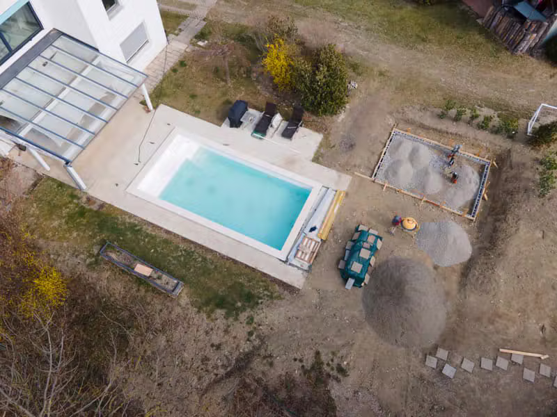Modular steel swimming pool construction