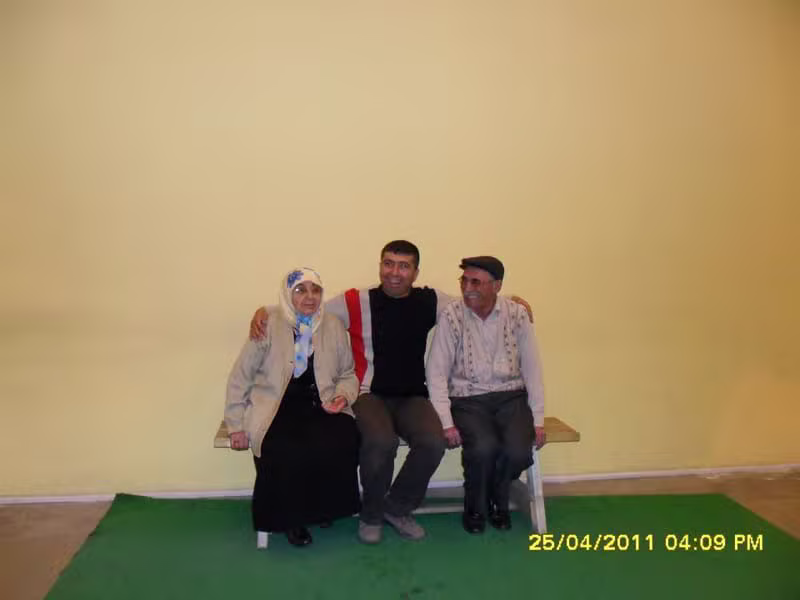 Telli Ailesi Anne, Baba ve Evlat Hatırası (2011)