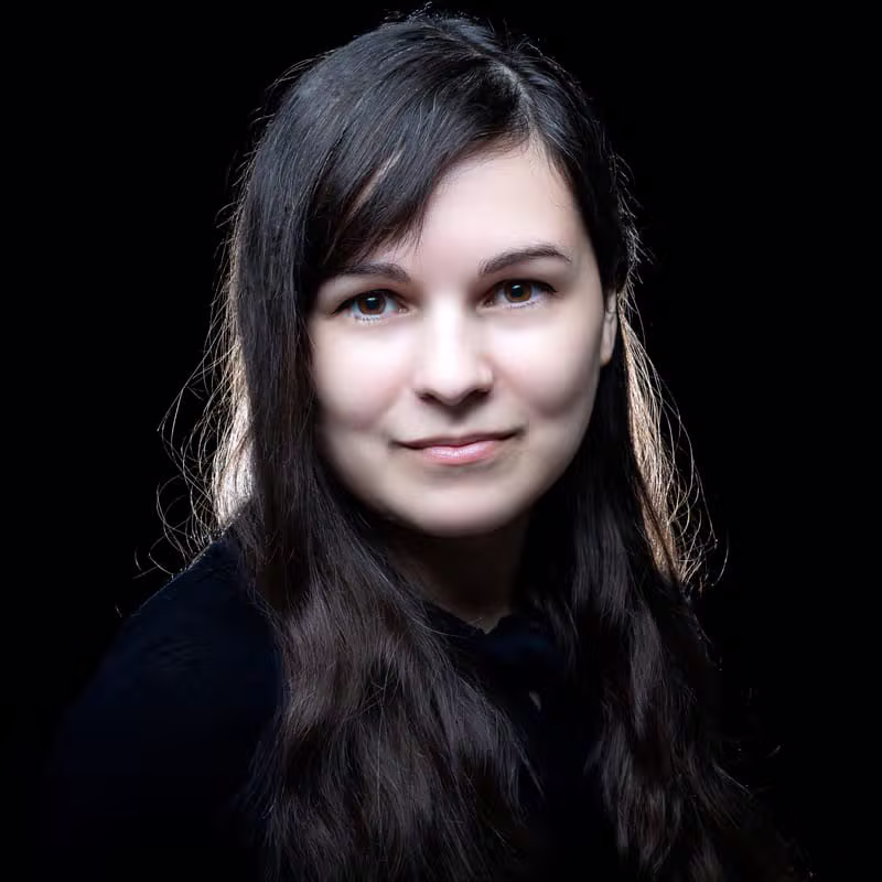 VÁCZI LILLA