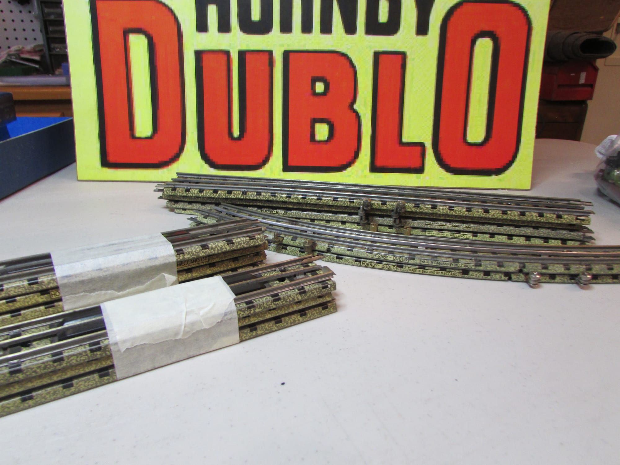 EDBX 1/2   Straight Rail with Roadway / Terminal Rails