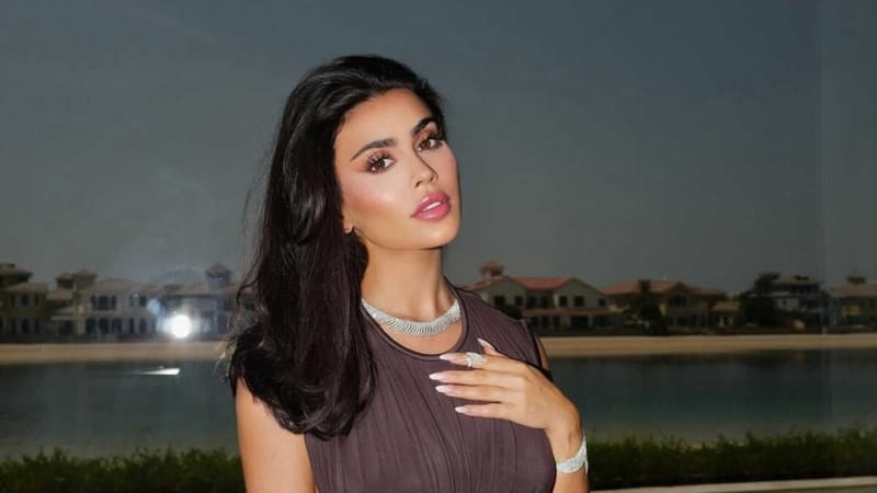 بعد أيام من ولادتها.. يومي خوري تشارك لحظات رومانسية مع زوجها وطفلهما الأول