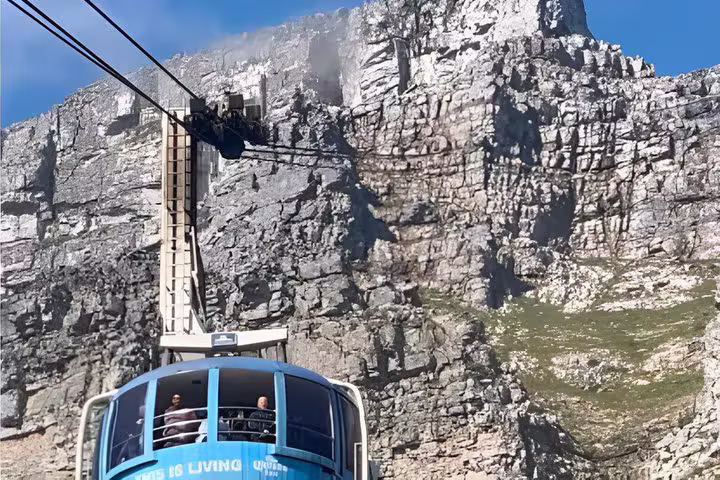 Table Mountain Cable Car and Robben Island Tour
