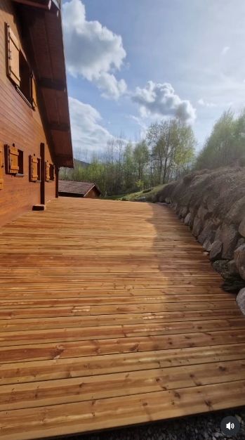 Terrasse bois 140m2 avec découpe enrochement 😁