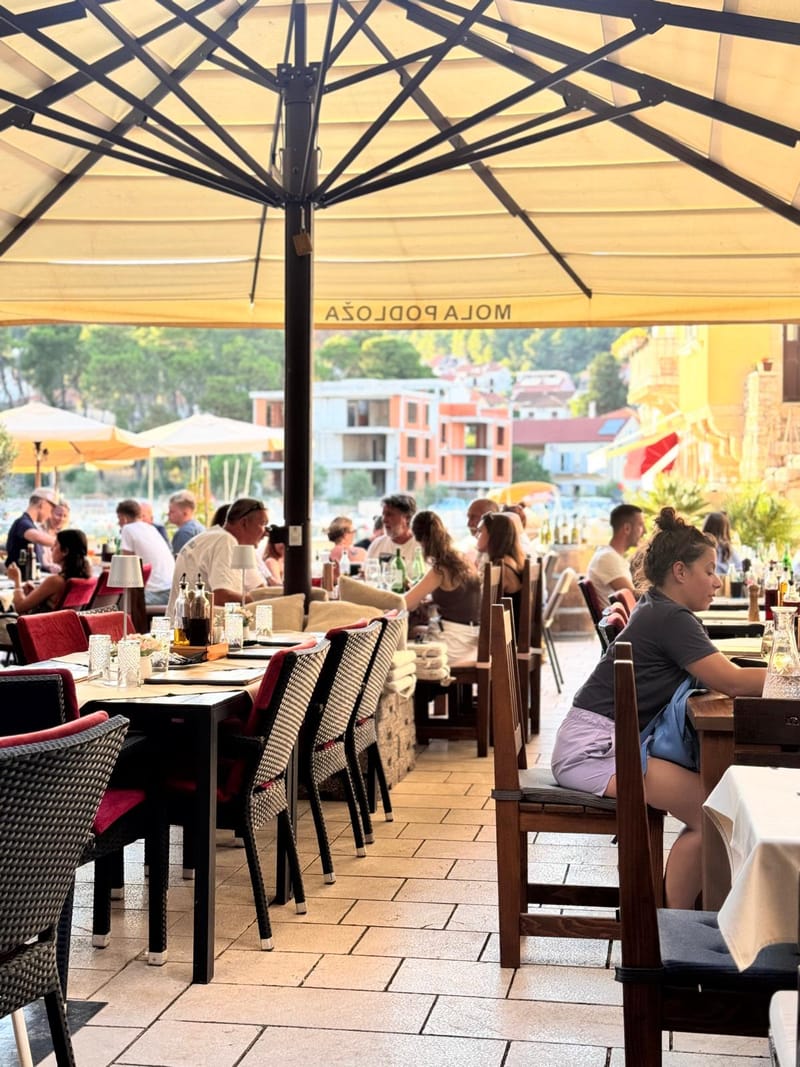 Unutrašnjost i ambijent restorana Mola Podloža