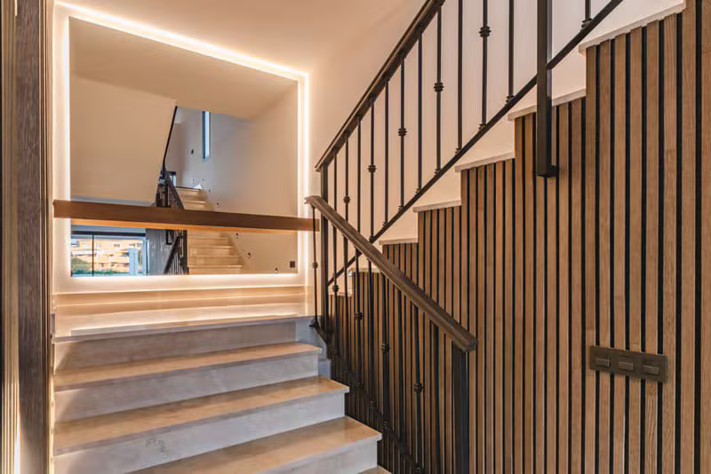 Grand foyer staircase chandelier