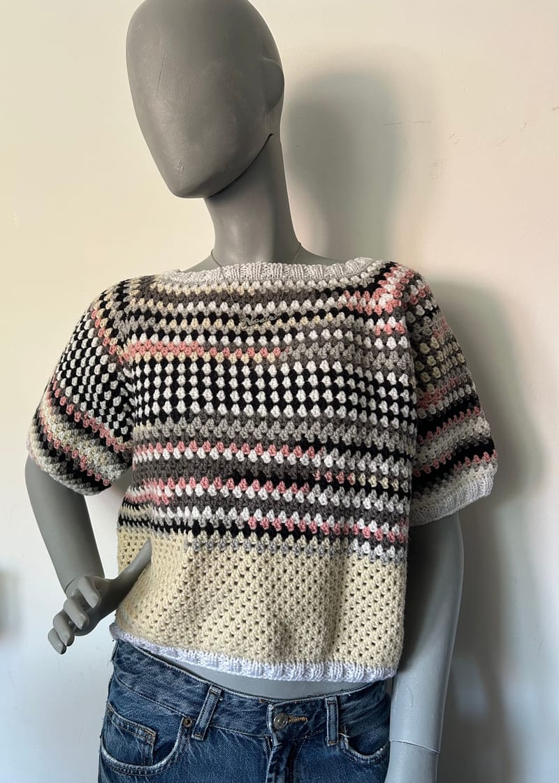 Comfy kniTTee
