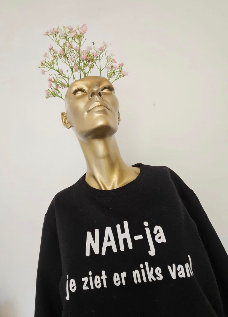 Sweater NAH-ja je ziet er niks van zwart/wit (preloved)