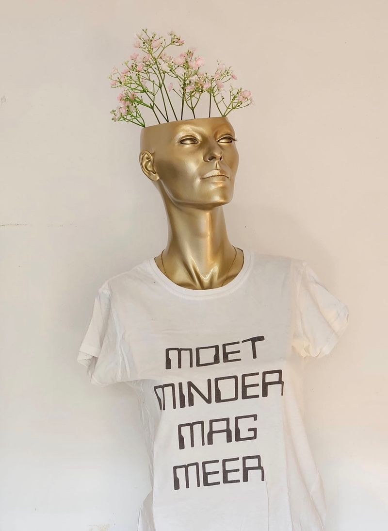t-shirt moet minder, mag meer wit/zwart (preloved)
