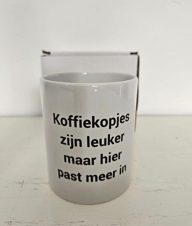 Mok koffiekopjes zijn leuker maar hier past meer in