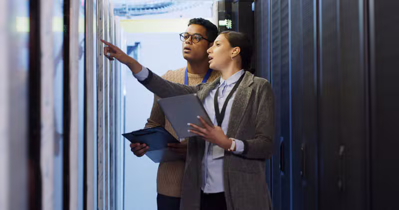 IT consultant optimizing technology
