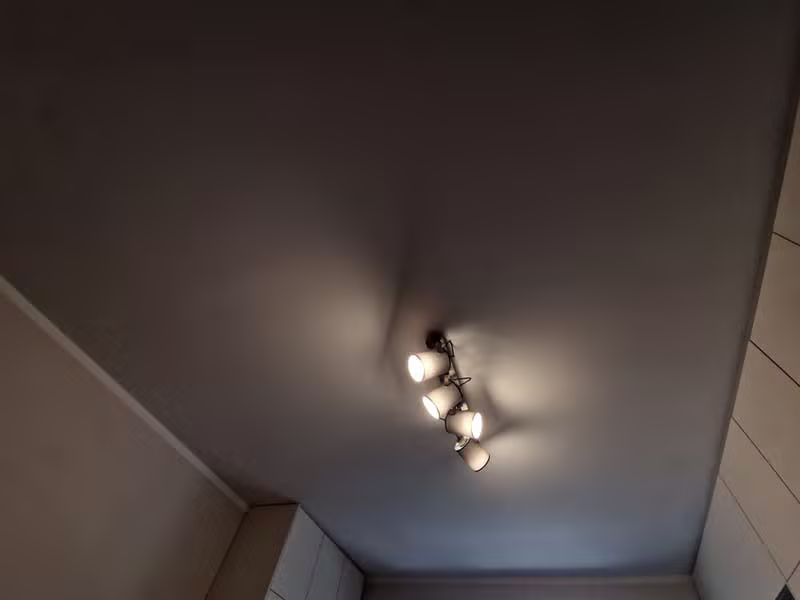 Obývací pokoj s SDK stropem a LED páskem