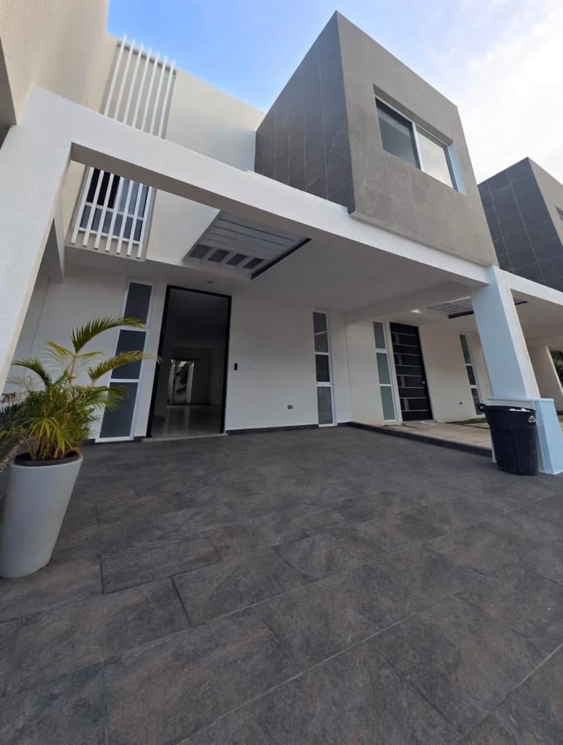  SE RENTA, CASA EN JARDINES DEL SUR 6