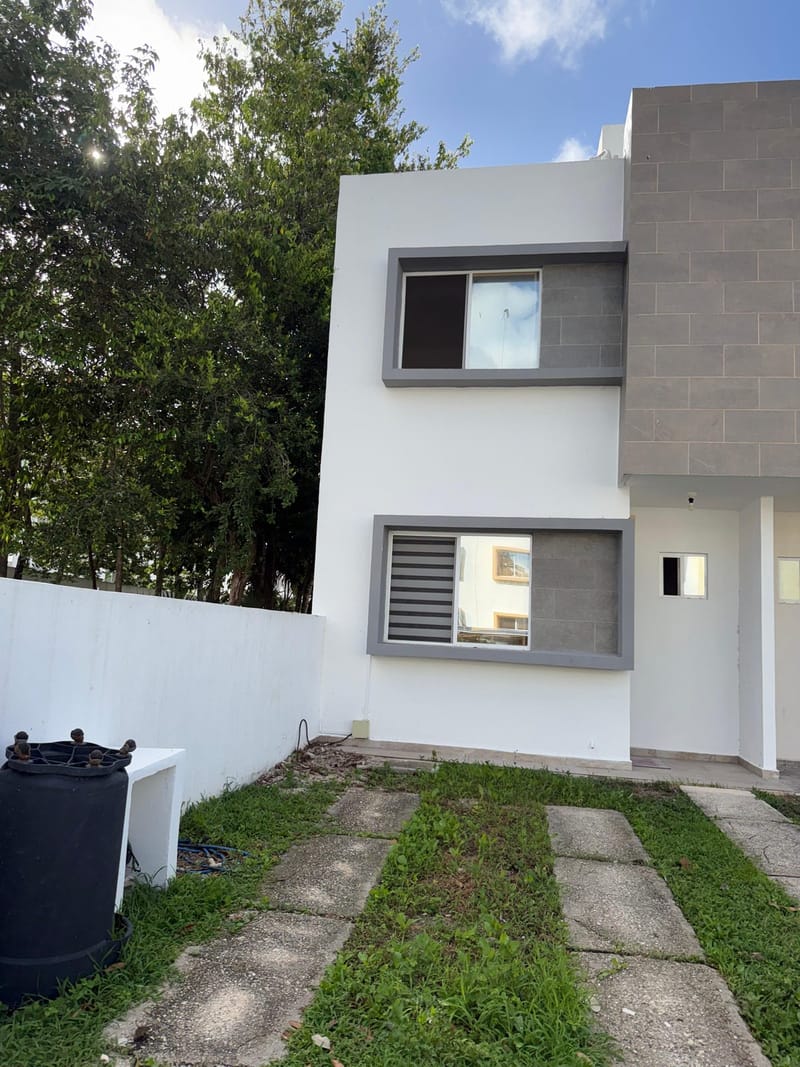  SE RENTA CASA FLAMBOYÁN EN JARDINES DEL SUR 4 CON O SIN MUEBLES