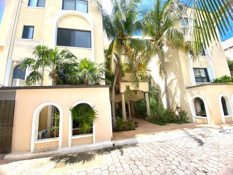 SE RENTA DEPARTAMENTO AMUEBLADO Y REMODELADO EN VILLAS TROPICAL ZONA HOTELERA