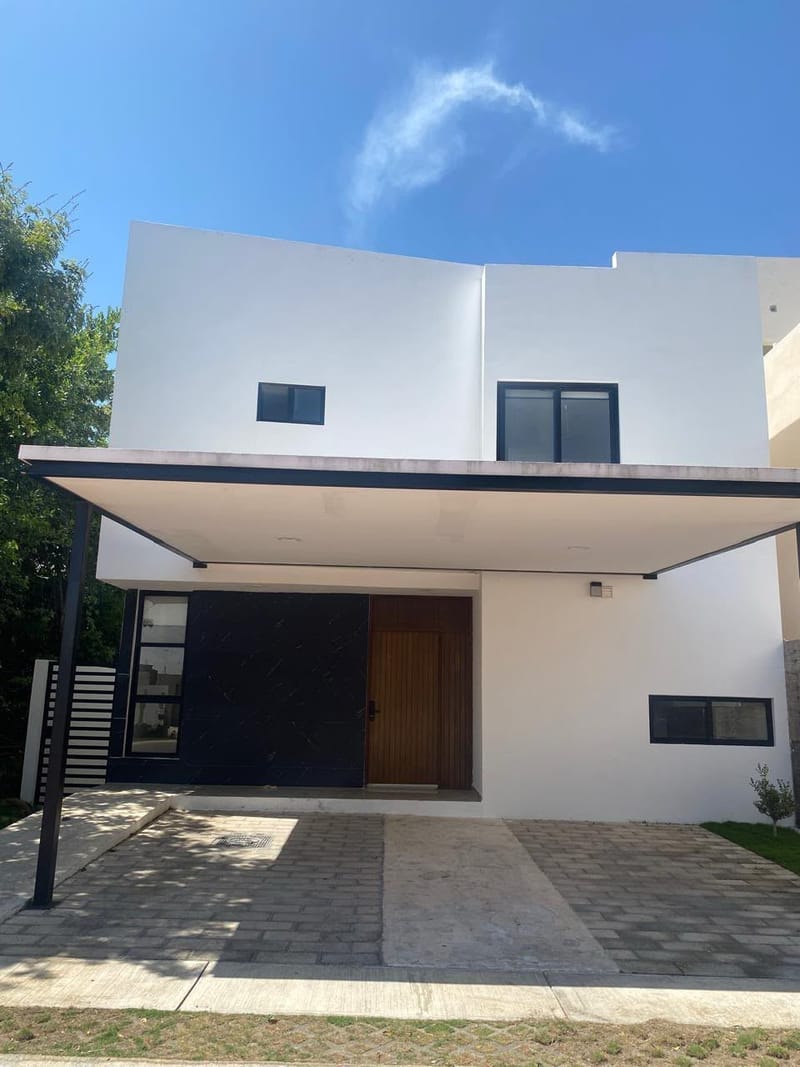 SE RENTA CASA EN RESIDENCIAL VÍA CUMBRES