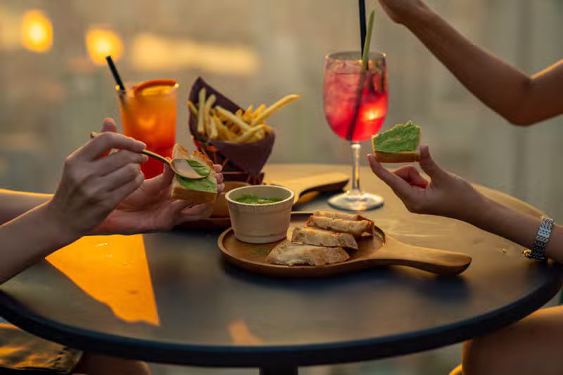 בר על הגג — אמסטרדם בר (Amsterdam Bar)