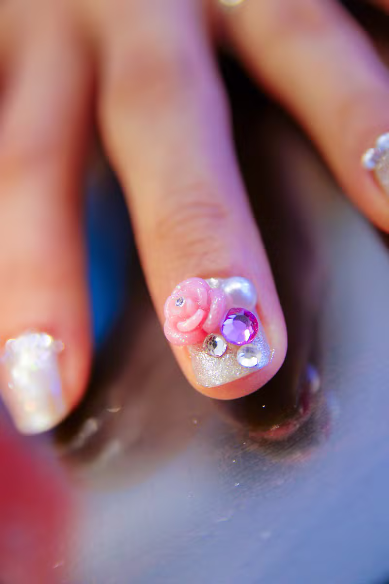 Luxury crystal nail design