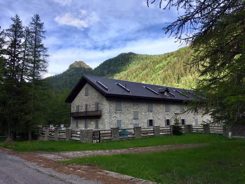 Caserma Fior di Roccia nella Val Veny
