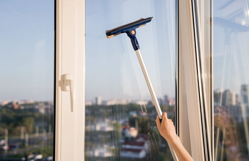 Window Cleaning in the Algarve: Tips for Maintaining Glass, Frames and Sliding Doors