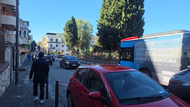 Locale Commerciale su Strada