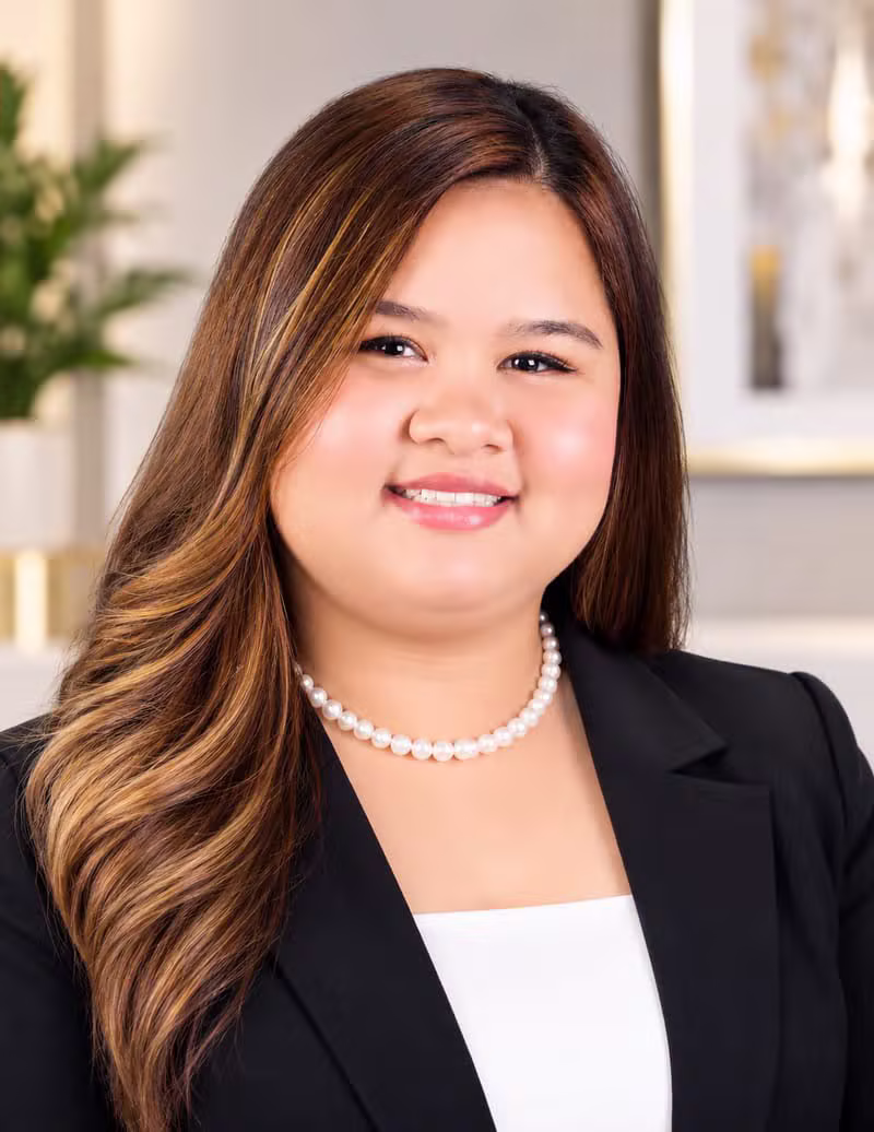 Jazmyne Orlanda, Licensed Esthetician at VieMyne Beauty Lounge