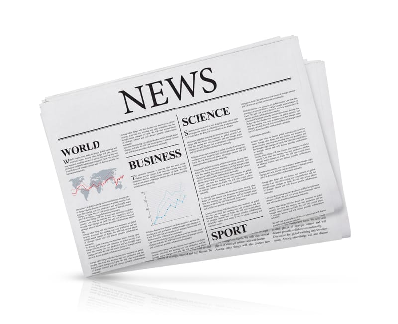 Persona informándose sobre actualidad económica en un dispositivo móvil