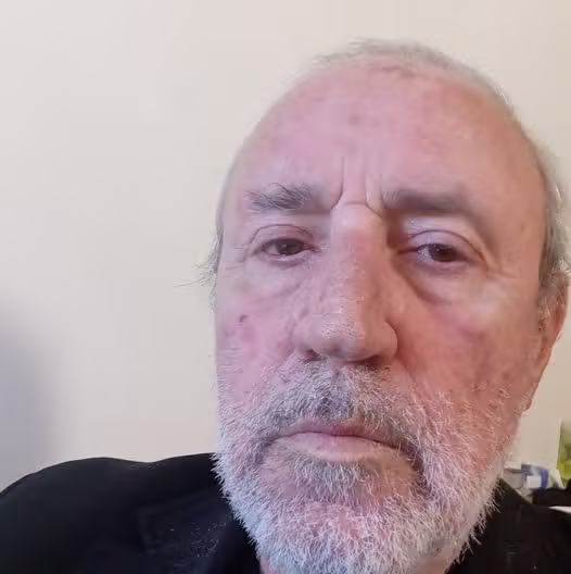 דגם מוגמר של ברוך מאיר כהן — צמר משבצות שחור-לבן עם פאנל עור טבעי