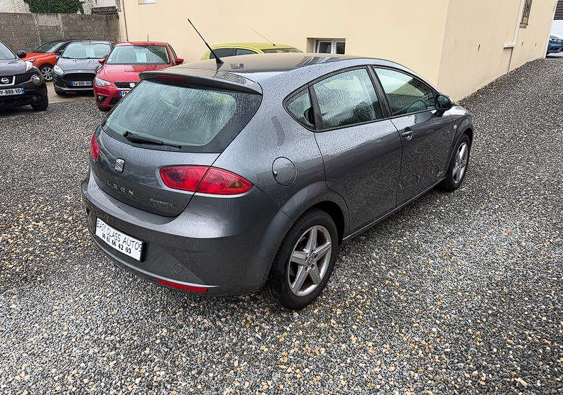 Seat LEON 1.2 TSI 105ch 1ERE MAIN CLIM.A/REG/LIM/JA/ISO — photo 1