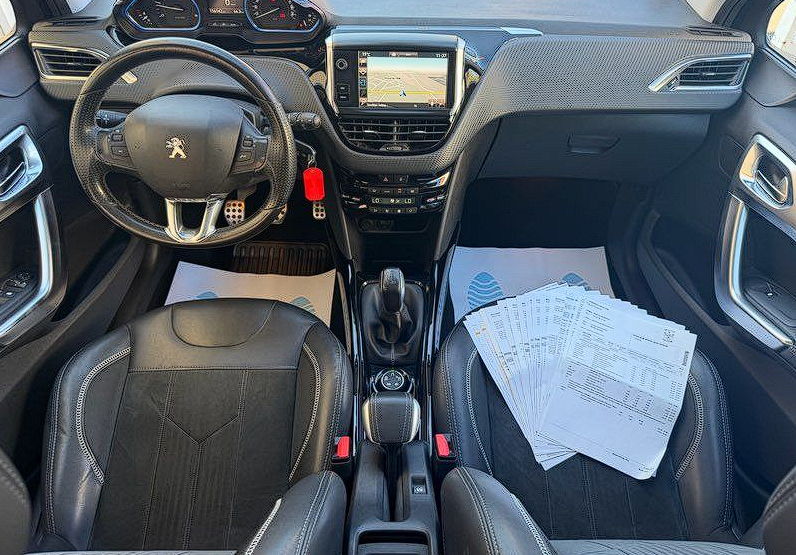 Peugeot 2008 1.6 BlueHDI 100ch TOIT PANO/GPS/CLIM AUTO/ATTELAGE/RADAR AR — photo 4