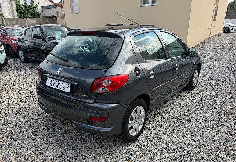 Peugeot 206+ 1.4 HDI 70ch CLIM/VE/FC/RADIO — photo 1