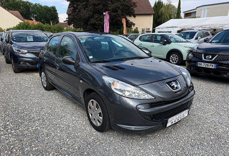 Peugeot 206+ 1.4 HDI 70ch CLIM/VE/FC/RADIO — photo 2