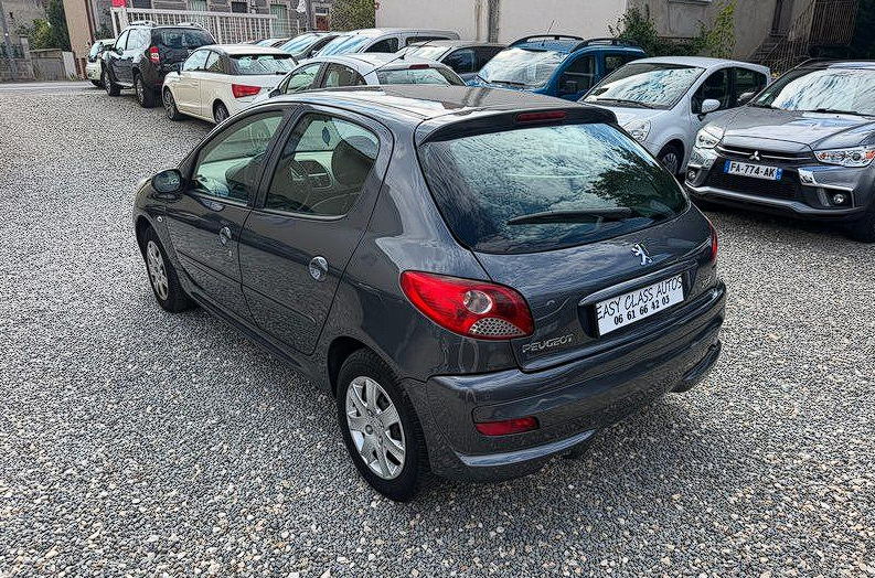 Peugeot 206+ 1.4 HDI 70ch CLIM/VE/FC/RADIO — photo 3