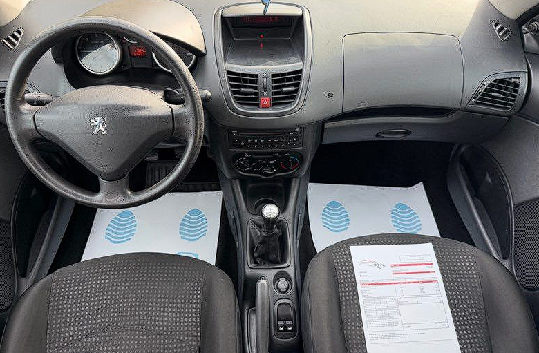 Peugeot 206+ 1.4 HDI 70ch CLIM/VE/FC/RADIO — photo 4