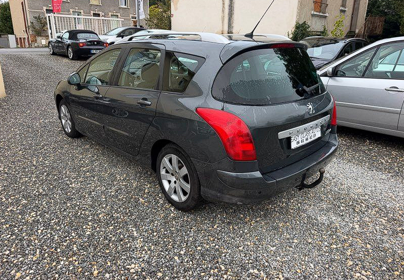 Peugeot 308 1.6 HDI 110ch 1ERE MAIN 7 PLACES TOIT PANO/ATTELAGE/RADAR AR/CLIM AUTO — photo 3