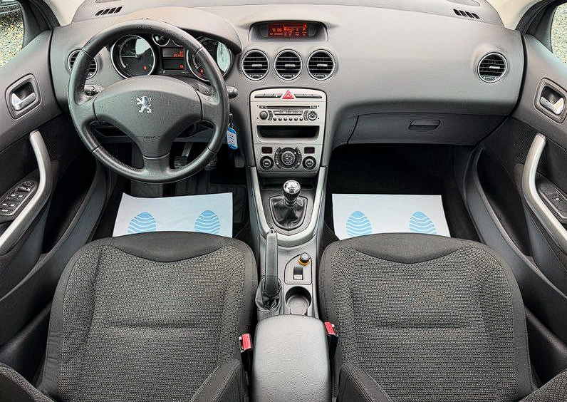 Peugeot 308 1.6 HDI 110ch 1ERE MAIN 7 PLACES TOIT PANO/ATTELAGE/RADAR AR/CLIM AUTO — photo 4