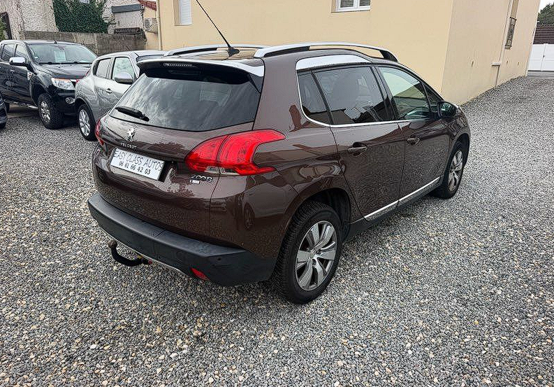 Peugeot 2008 1.6 e-HDI 92ch 1ERE MAIN BOITE AUTO ETG6 TOIT PANO/GPS/ATTELAGE/RADAR AV AR/CLIM AUTO — photo 2