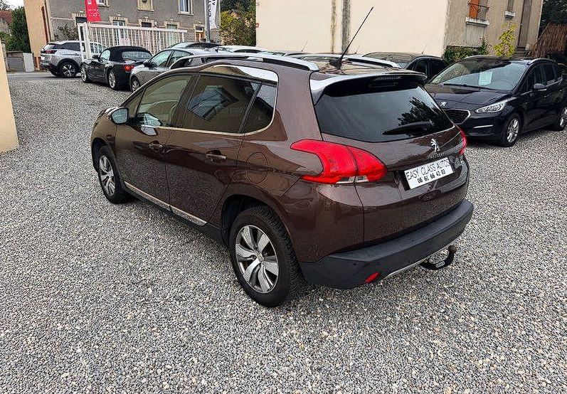 Peugeot 2008 1.6 e-HDI 92ch 1ERE MAIN BOITE AUTO ETG6 TOIT PANO/GPS/ATTELAGE/RADAR AV AR/CLIM AUTO — photo 4