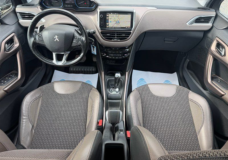 Peugeot 2008 1.6 e-HDI 92ch 1ERE MAIN BOITE AUTO ETG6 TOIT PANO/GPS/ATTELAGE/RADAR AV AR/CLIM AUTO — photo 5